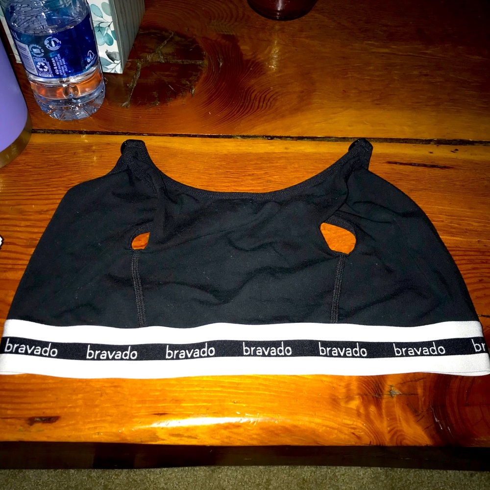 Clip & pump hands free pumping bra